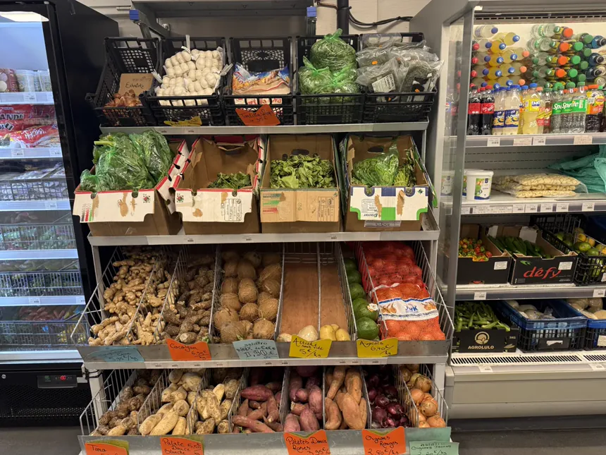 Légumes frais et boissons chez Asiafro